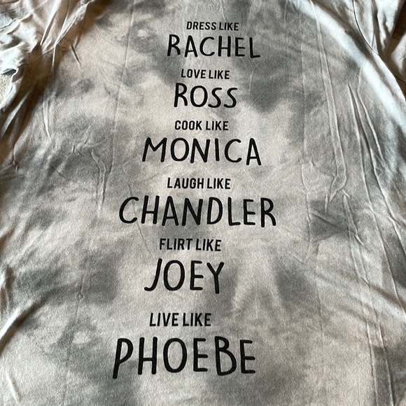 🍁2/$20🍁Ladies  FRIENDS nightshirt  in XL - Picture 4 of 4